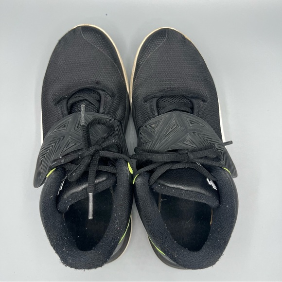 Nike Kyrie Flytrap III Basketball Sneakers Shoes Back Youth US Size 6Y - Picture 6 of 10